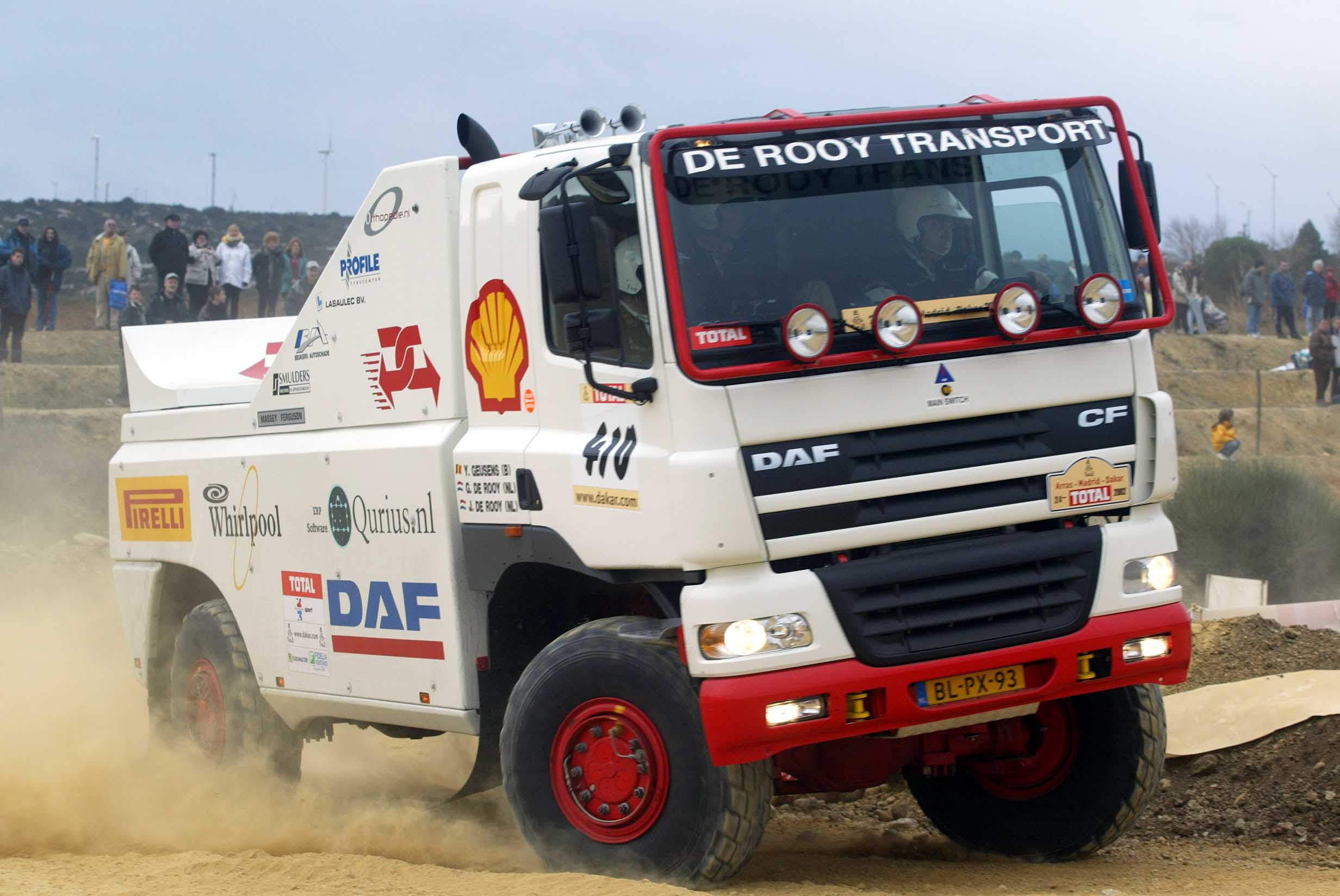Team Jan de Rooy tijdens de eerste truck special te Chateau Lastours op Zondag (218275 bytes)